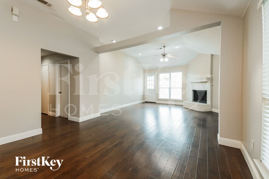 Building Photo - 503 Harvard Dr