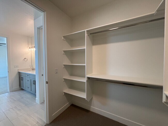 Building Photo - BRAND NEW 4 BEDROOM HOME OR RENT!