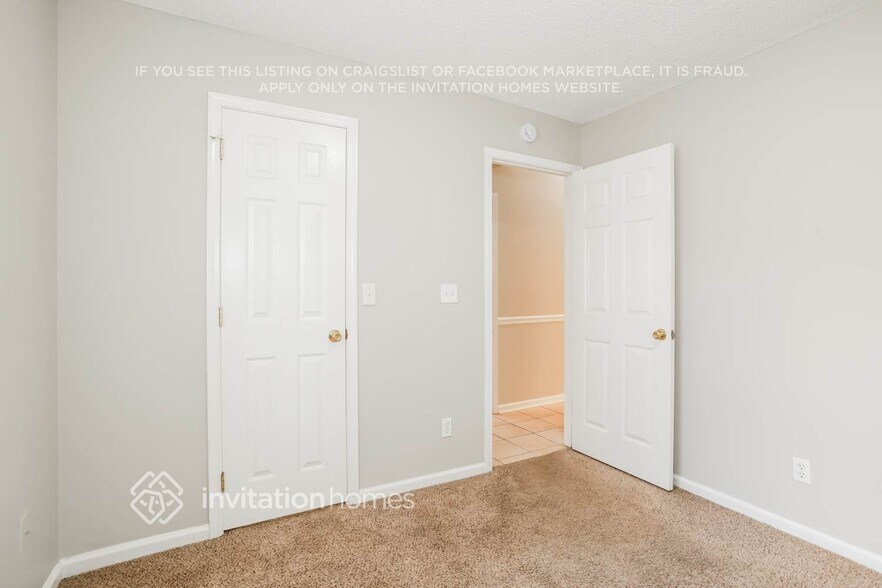 Building Photo - 5666 Plum Hollow Dr W