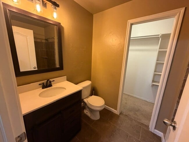 Building Photo - Adorable OKC home with 3 bed, 2 bath, 2 car garage in Mustang Schools!