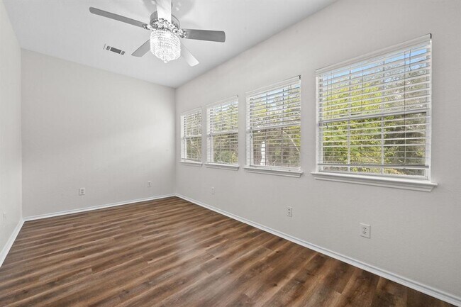 Building Photo - 201 Comanche Camp