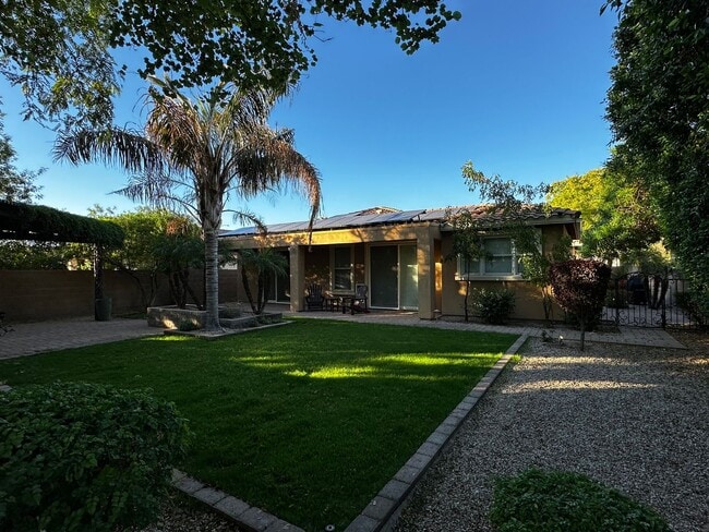 Building Photo - HIGHLY DESIRABLE AND SPACIOUS HOME FULLY EQUIPPED WITH SOLAR PANELS + LANDSCAPING INCLUDED