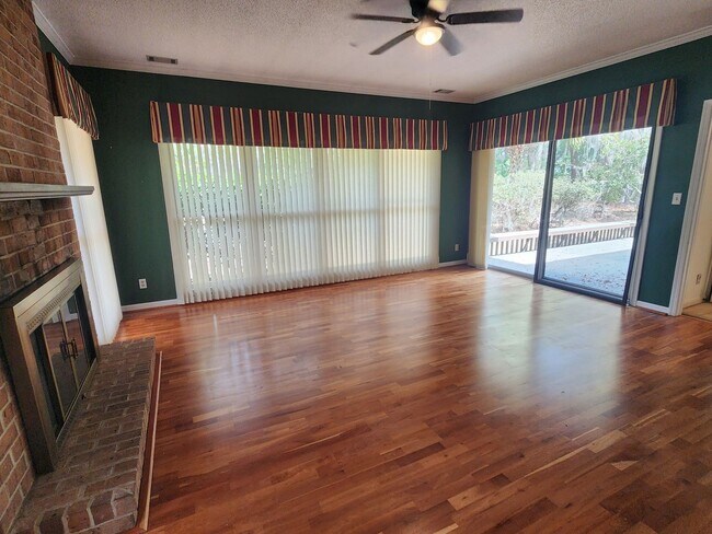 Building Photo - **AVAILABLE IN JUNE ** Landings Executive 3 Bedroom home