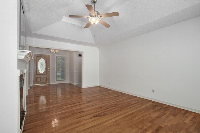 Building Photo - Charming 3 Bed | 2 Bath Home with Beautiful Outdoor Living
