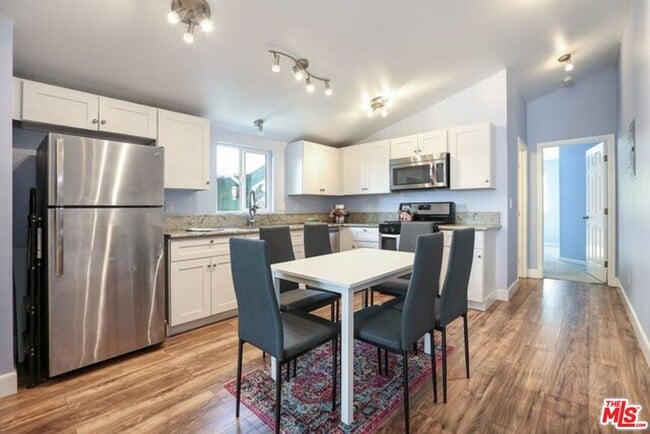 Building Photo - 318 Parkman Ave