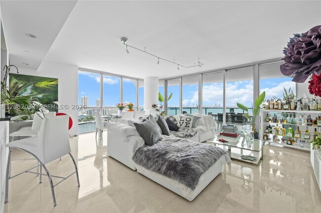 Building Photo - 1331 Brickell Bay Dr
