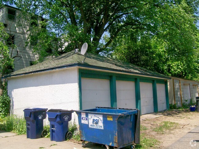  - 3209 S Hennepin Ave