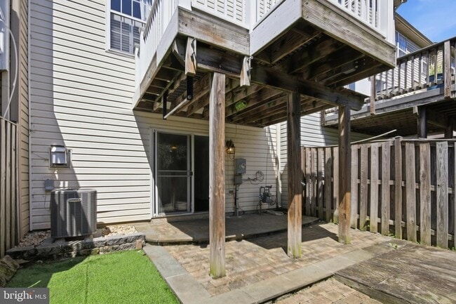 Building Photo - 5504 Sacramento Mews Pl