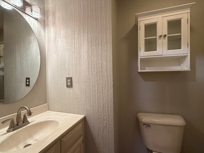 Building Photo - 17 Bayberry Dr