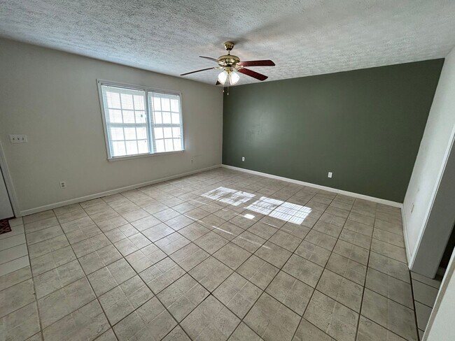 Building Photo - 2692 Callier Springs Rd SE