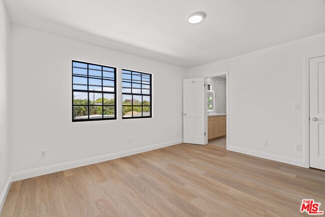 Building Photo - 2541 Stoner Ave