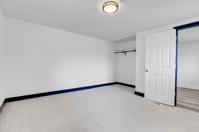 Building Photo - $2,850 - 3 Bed, 2 Bath Updated Home in Den...
