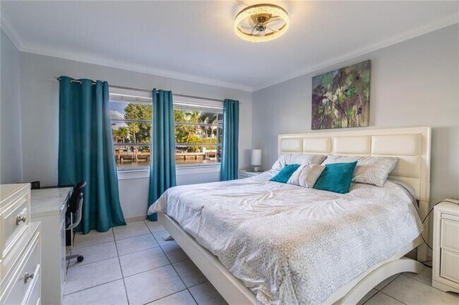 Building Photo - 470 Paradise Isle Blvd