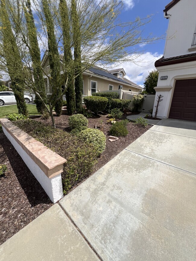 Building Photo - 42251 Harwick Ln