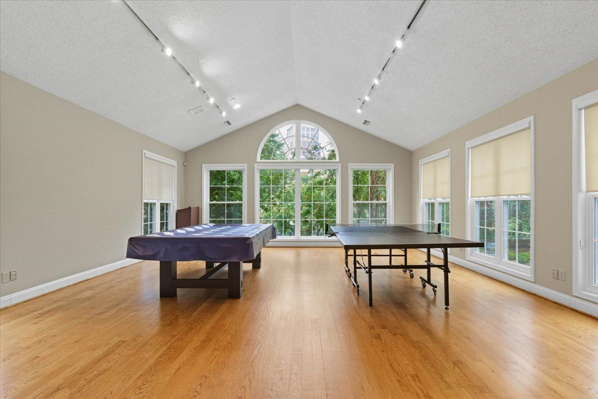 Building Photo - 1524 Lincoln Way