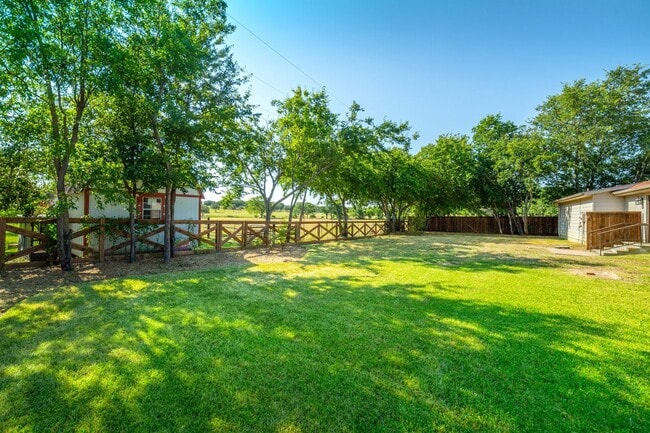 Building Photo - 3 Bedroom 2 Bath 2 Car Garage - Backs Up To A Nice Farm