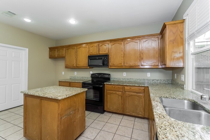 Building Photo - 9865 Gallatin Ln