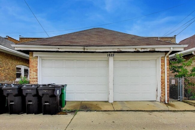 Building Photo - 1822 Gunderson Ave