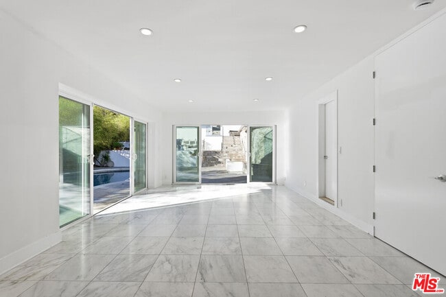 Building Photo - 2633 N Commonwealth Ave