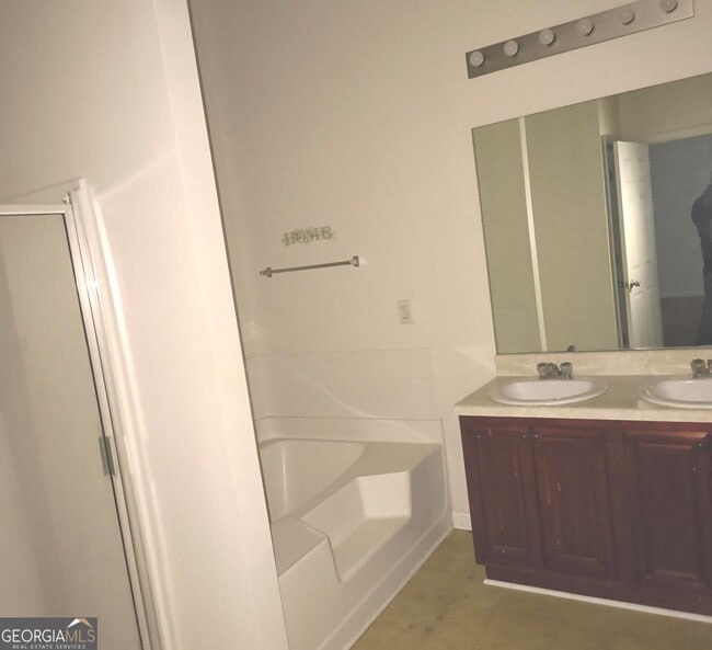 Building Photo - 1821 Roble Dr