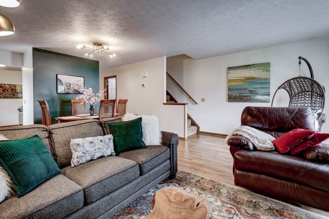 Building Photo - 6524 Blossomwood Cir NE