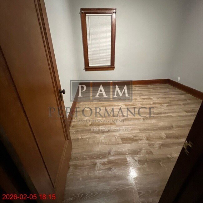 Building Photo - 1909 Thurston Ave