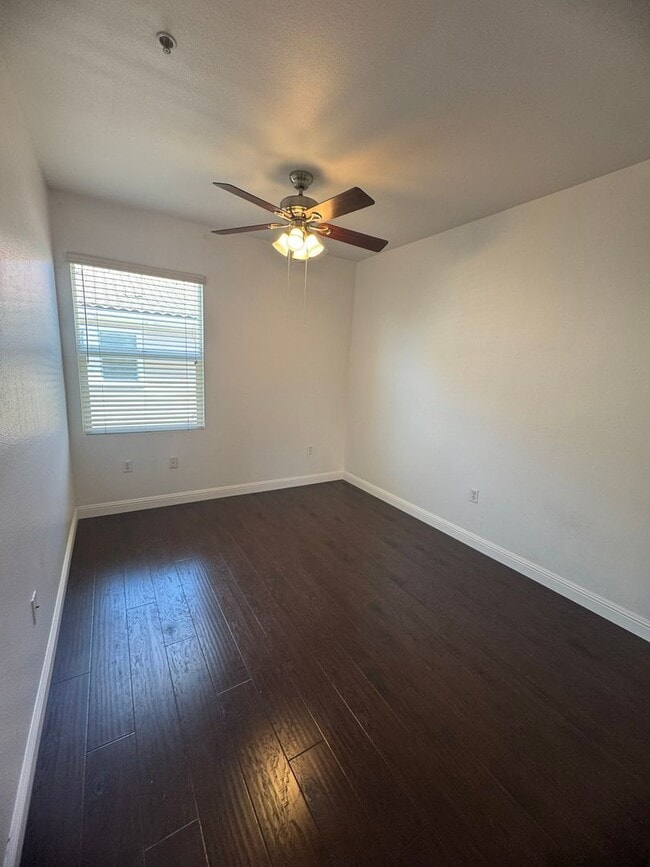 Building Photo - Spacious 2 Story Condo In Westlake Villas