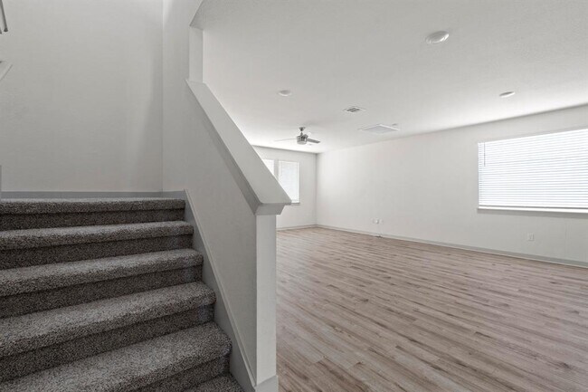 Building Photo - 7404 Sagira Path