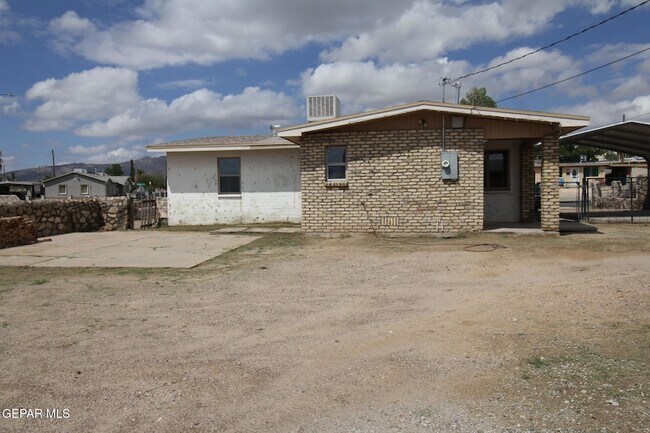 Building Photo - 906 Geronimo Dr
