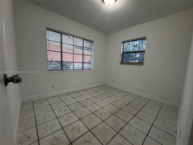 Building Photo - 1060 NW 116th St