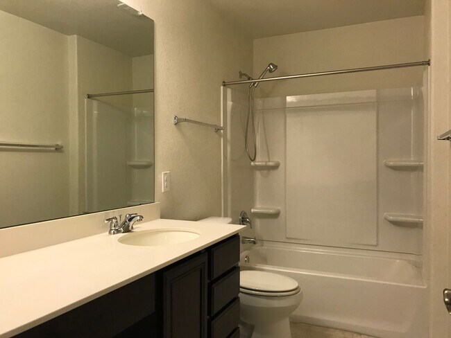 Building Photo - Great Location, Great Price