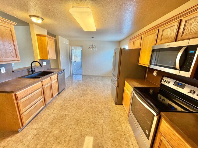 Building Photo - 2415 Isabelle Dr