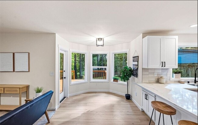 Building Photo - Fully Remodeled Gated Community Lake Home in Gig Harbor!