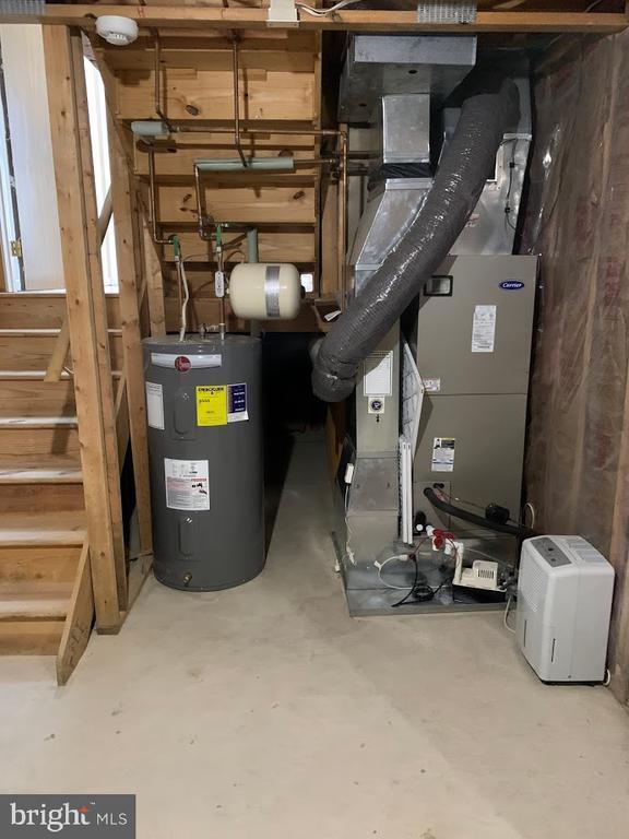 Building Photo - 468 Lynetree Dr