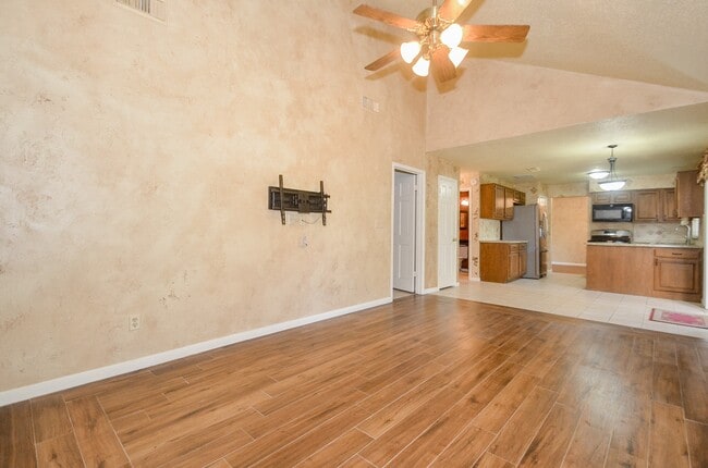 Building Photo - 8310 Hot Springs Dr