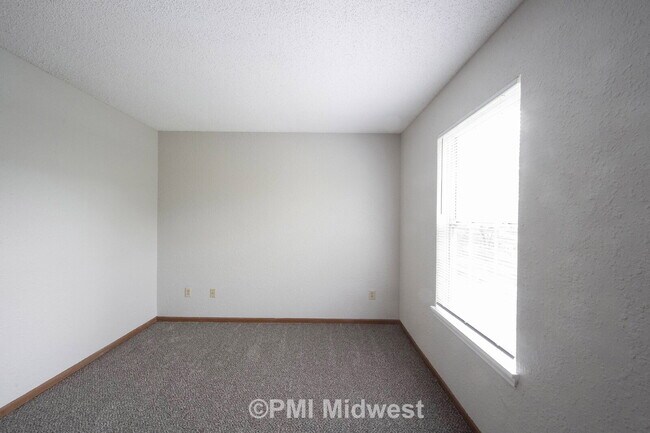 Building Photo - Charming 3-Bedroom, 2.5 Baths - Lawrence Township