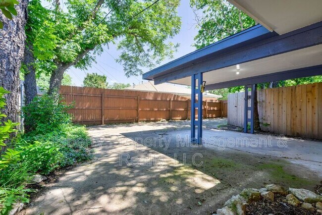 Building Photo - 4913 Westlake Dr