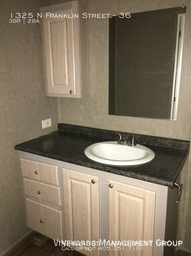 Building Photo - First Month Free move-in special . Beautif...