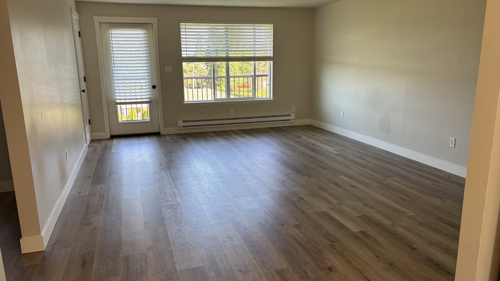 Living - 7800 Stinson Ave