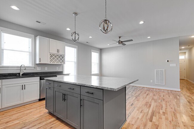 Building Photo - 1017 N 33rd St