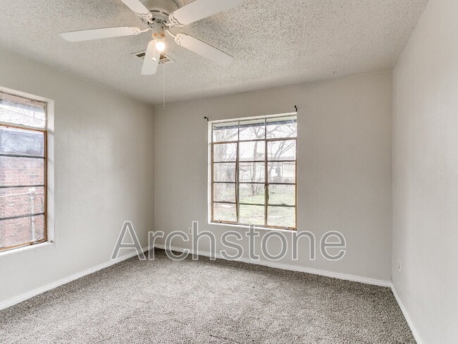 Building Photo - 1308 Kinkaid Dr