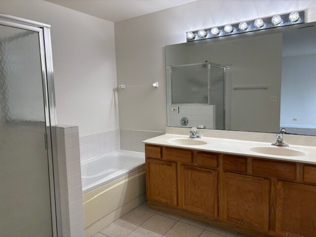 Building Photo - 2440 Reflections Dr