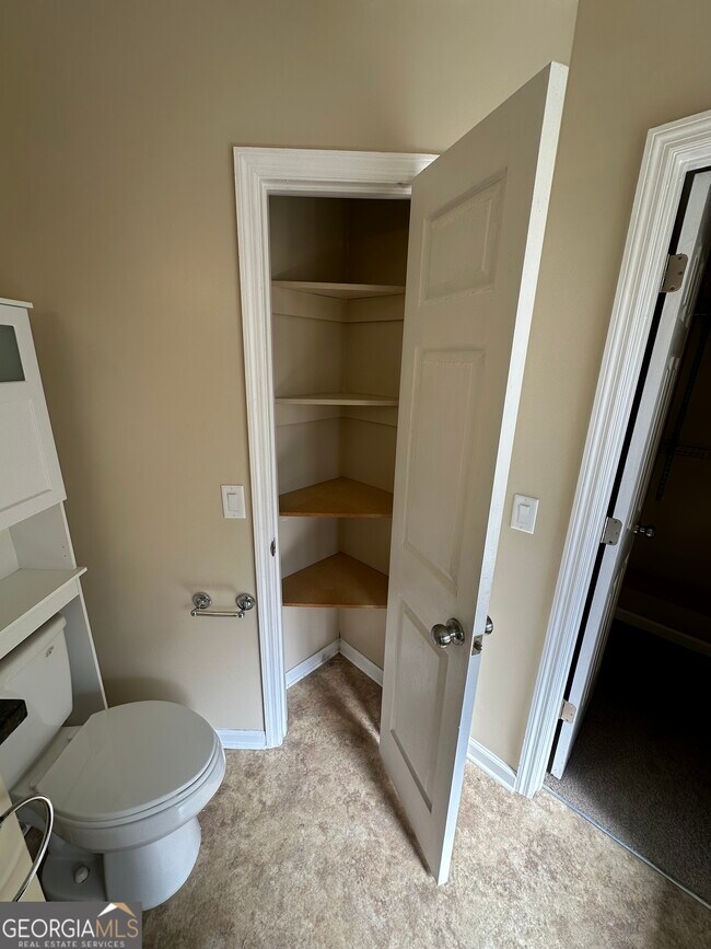 Building Photo - 104 St Helena Ct