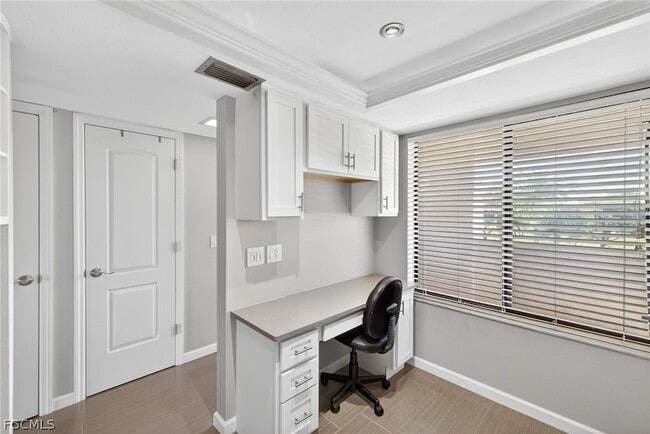 Building Photo - 7430 Lake Breeze Dr