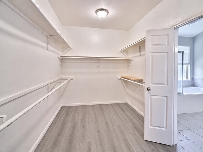 Building Photo - 13714 Hillingdale Ln