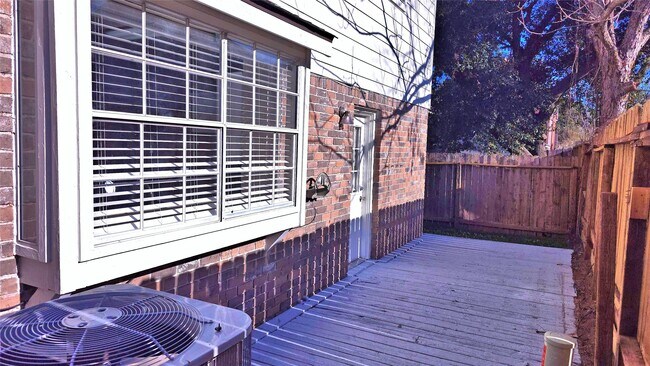 Building Photo - 5803 Cinnamon Creek Cir