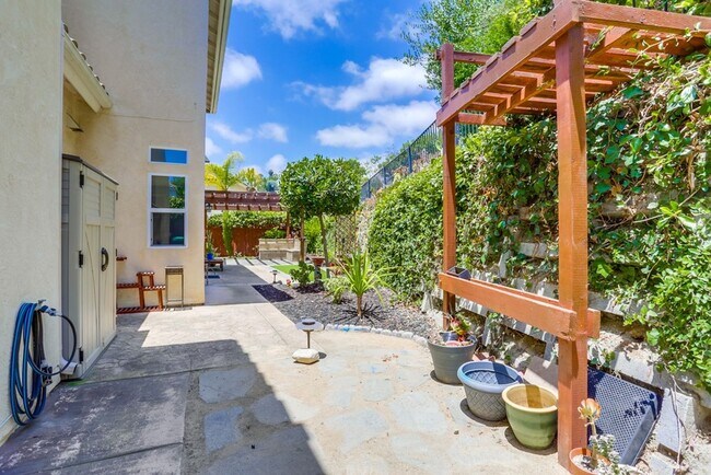 Building Photo - 3 Bedroom Home in Cul De Sac Available Now...