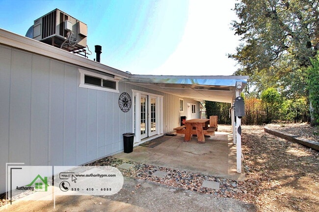 Building Photo - 2420 D Alene Ave