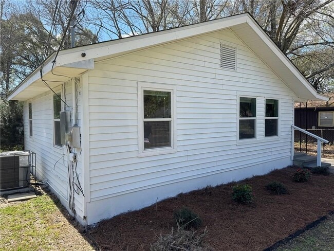 Building Photo - 2853 Josephine St