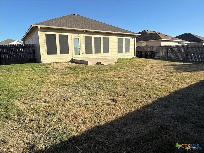 Building Photo - 1214 Jamestown Dr